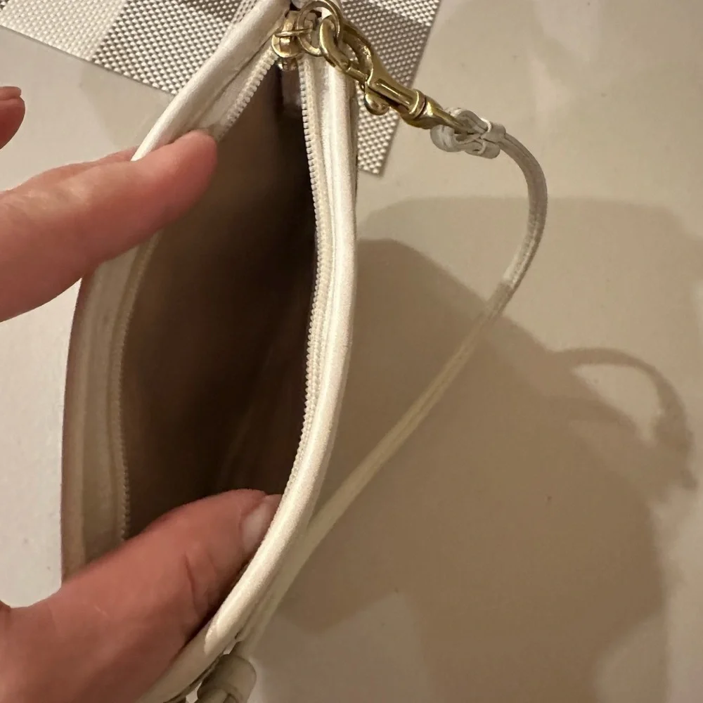 Coach wristlet excellent condition $18 - Picture 4 of 4